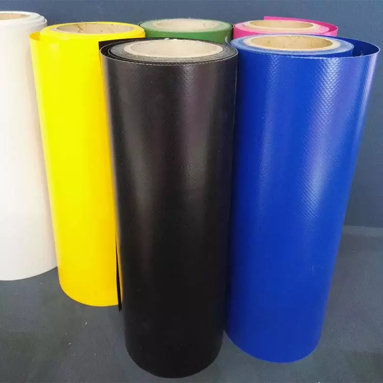 Bâche en rouleau de PVC enduit durable en gros de la Chine 500G Tissu PVC en rouleaux 